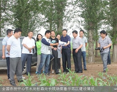 農民(mín)日(ri)報專(zhuan)版對內(nei)蒙古(gu)聯(lian)業水肥一(yi)體(ti)化産(chan)品(pin)技(ji)術(shù)
